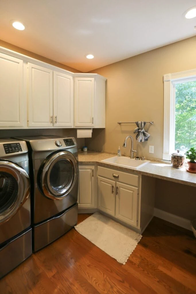Find Out How Much It Costs to Repaint Your Kitchen Cabinets